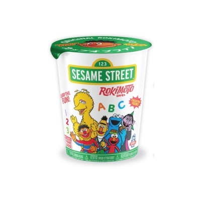 Embalagem branca de produto Rokimoto com personagens do Sesame Street e tampa verde.