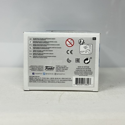 Embalagem branca com texto de segurança em várias línguas e símbolos de advertência Funko