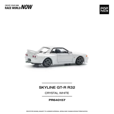 Modelo branco de carro SkyLine GT-R R32 em fundo branco com texto de identificação