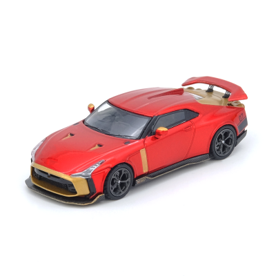 Miniatura de carro desportivo vermelho com detalhes dourados e jantes pretas