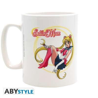 Caneca branca com estampa colorida da personagem Sailor Moon sentada