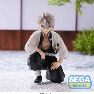 Figura de personagem anime ajoelhado com roupa preta e branca e cabelo cinza