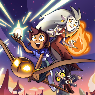 Duas personagens femininas e uma criatura voam numa paisagem estrelada com efeitos de luz e fogo.