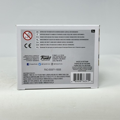 Embalagem traseira de produto Funko com advertências de segurança e código de barras