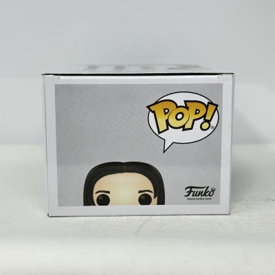Embalagem branca de Funko Pop com a imagem da cabeça de uma figura estilizada e logótipo POP e Funko