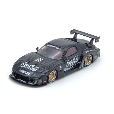 Miniatura de carro de corrida preto com logótipos e números brancos sobre fundo branco