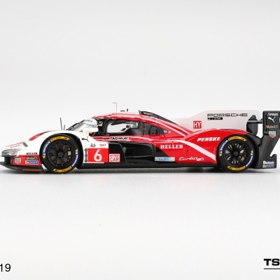 Miniatura de carro de corrida Porsche 963 vermelho, branco e preto, escala 1:43