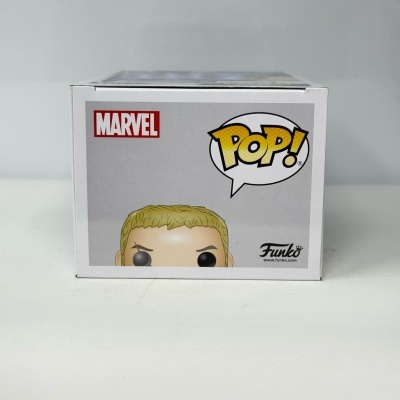 Caixa Funko Pop! da Marvel com personagem loiro