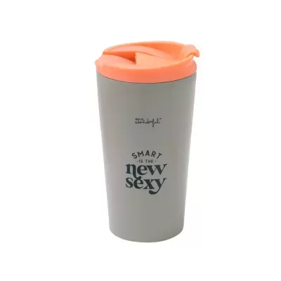 Copo térmico cinzento com tampa laranja e texto em preto