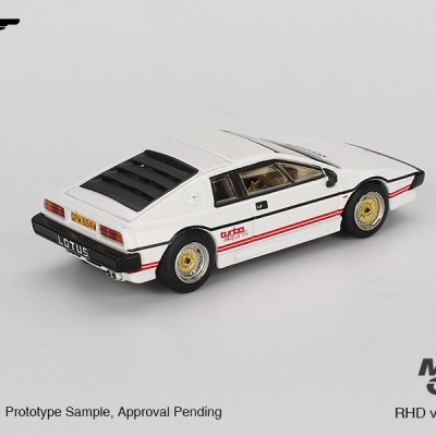 Miniatura de carro desportivo branco com faixas vermelhas e jantes douradas