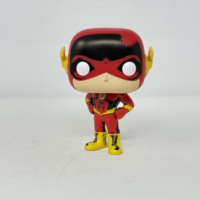 Figura Funko Pop do Flash em roupa vermelha e amarela sobre fundo branco