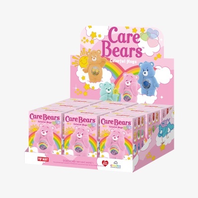 Expositor de brinquedos Care Bears Colorful Hugs cor-de-rosa com várias caixas exibindo ursinhos coloridos