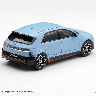 Miniatura de carro Hyundai IONIQ 5 N azul claro com detalhes pretos e vermelhos
