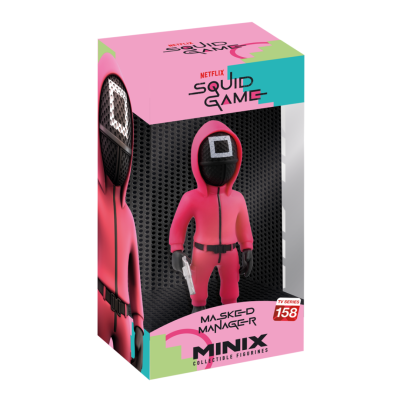 Figura colecionável Minix Squid Game com personagem de fato rosa e máscara preta com quadrado branco.