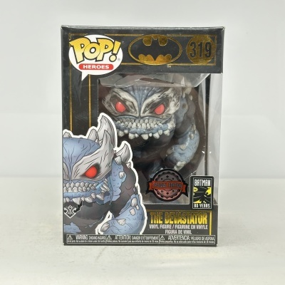 Figura de vinil POP! Heroes The Devastator Batman na embalagem preta com detalhes dourados