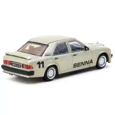 Miniatura de carro sedan bege com número 11 e texto SENNA