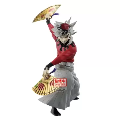 Figura colecionável de personagem masculino com leques dourados, roupas vermelhas e cinza
