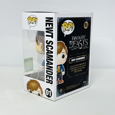 Funko Pop! de Newt Scamander da coleção Fantastic Beasts em caixa branca com janela
