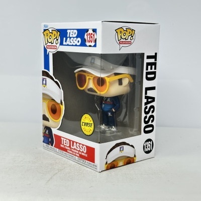 Figura de vinil Funko Pop! Ted Lasso na caixa com visor transparente.