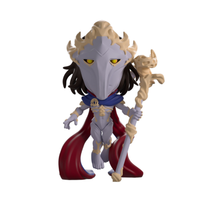 Figura colecionável de personagem com máscara e capa, segurando um cajado