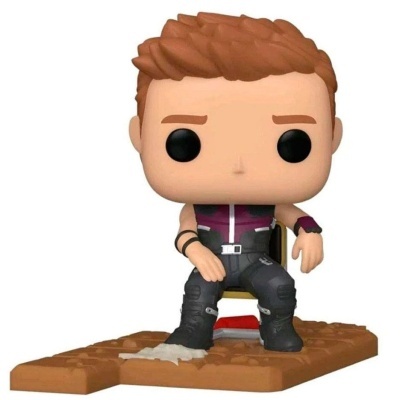 Figura colecionável Funko Pop com roupa preta e vermelha sentado numa base marrom