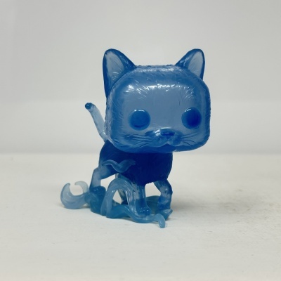 Figura de gato azul translúcido de plástico com olhos grandes e base ondulada