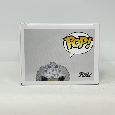 Caixa branca de Funko Pop com figura de penas cinza e olhos grandes