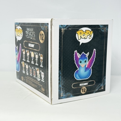 Caixa Funko Pop Fantastic Beasts personagem Occamy azul com asas roxas