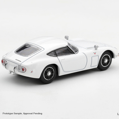 Miniatura de carro desportivo clássico branco num fundo branco