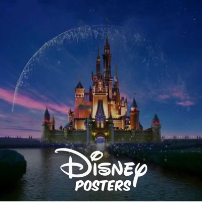 Castelo iluminado ao entardecer com texto Disney Posters