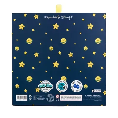 Caixa azul escura com estrelas e planetas amarelos sorridentes e texto O Pequeno Príncipe mr wonderful