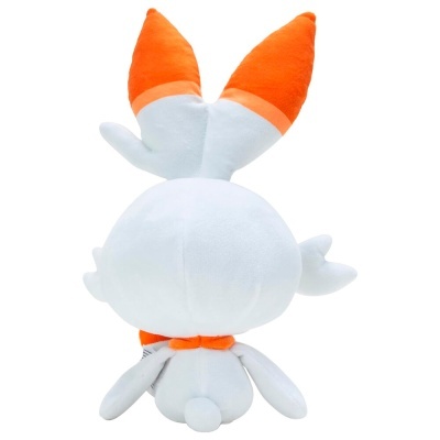 Boneco de peluche branco com orelhas laranja visto de trás