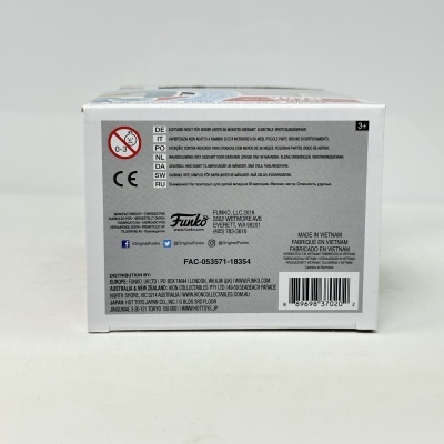 Caixa branca de produto Funko com texto de segurança e código de barras.