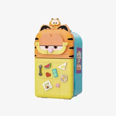 Brinquedo de construção em forma de frigorífico com tema Garfield e ímanes coloridos na frente.