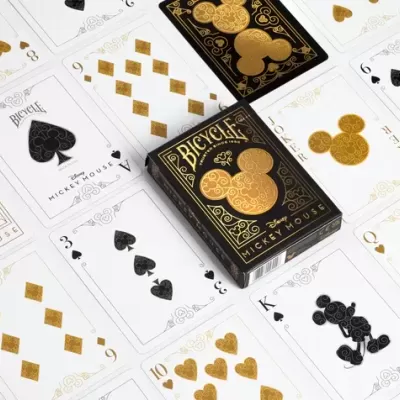 Baralho Bicycle Mickey Mouse com cartas brancas e detalhes dourados e pretos