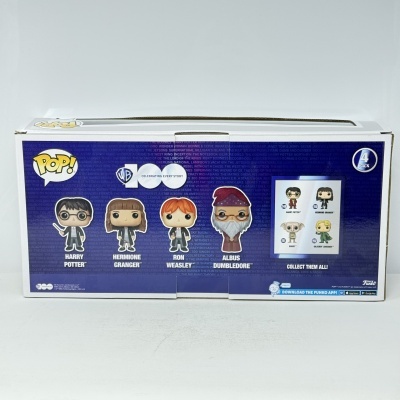 Caixa Funko Pop! com personagens Harry Potter, Hermione Granger, Ron Weasley e Albus Dumbledore sobre fundo azul.