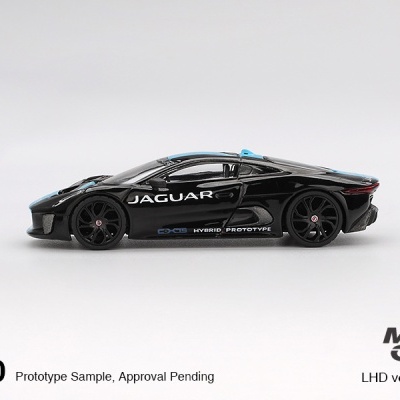 Miniatura de carro Jaguar preto com detalhes azuis em fundo cinza