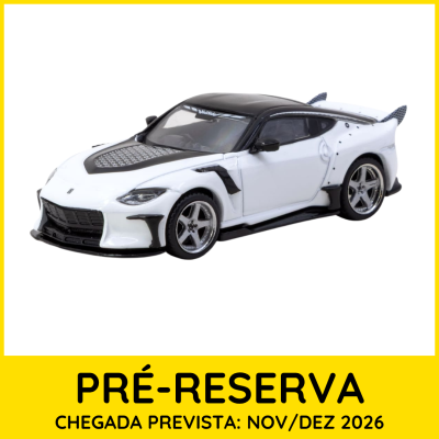 Miniatura de carro desportivo branco e preto com texto de pré-reserva em fundo amarelo