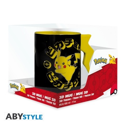 Caneca preta com interior amarelo e imagem do Pikachu, embalada em caixa vermelha e branca com logótipo Pokémon