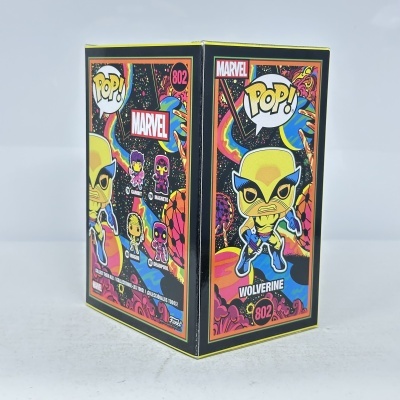 Caixa Funko Pop! Marvel Wolverine 802 com design colorido