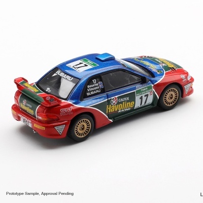 Modelo de carro de rali Subaru com detalhes coloridos e inscrições visíveis