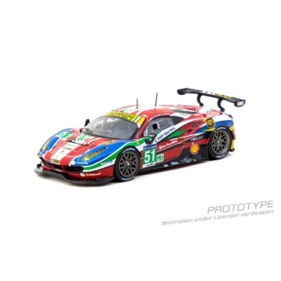 Modelo de carro de corrida colorido com spoilers