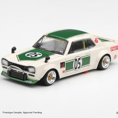 Miniatura de carro de corrida branco e verde com número 05 e autocolantes em fundo branco
