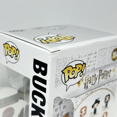 Embalagem de boneco Funko Pop! Harry Potter em cartão branco com janela de plástico.