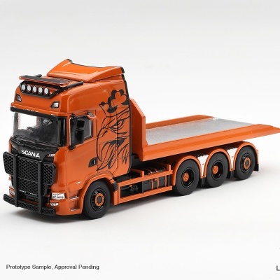 Miniatura camião Scania laranja com desenho de águia e coroa