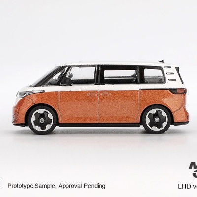 Miniatura de carrinha laranja metálico com tejadilho branco em fundo branco