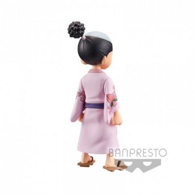 Figura de vinil de costas com quimono lilás e cabelo preto em rabo de cavalo.