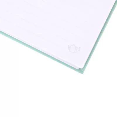 Caderno com páginas listadas e capa verde claro