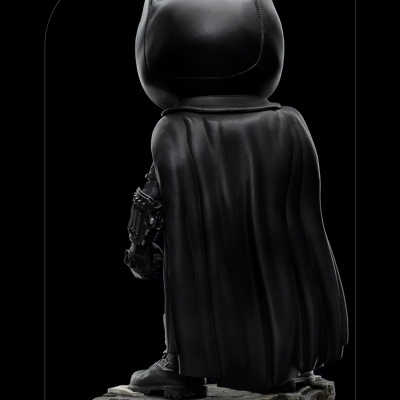 Figura colecionável do Batman em material plástico preto com capa e base de pedra