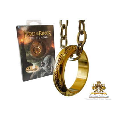 Colar dourado com anel e inscrição élfica e embalagem do Senhor dos Anéis